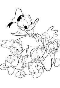 Ausmalbild Donald Duck mit Tick Trick und Track  