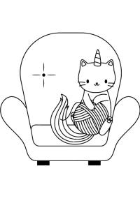 Ausmalbild Einhornkatze auf der Couch  