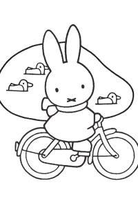 Ausmalbild Miffy auf dem Fahrrad  